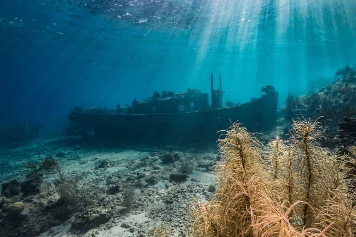 The most fascinating underwater shipwrecks to explore with a DPV - SUEX