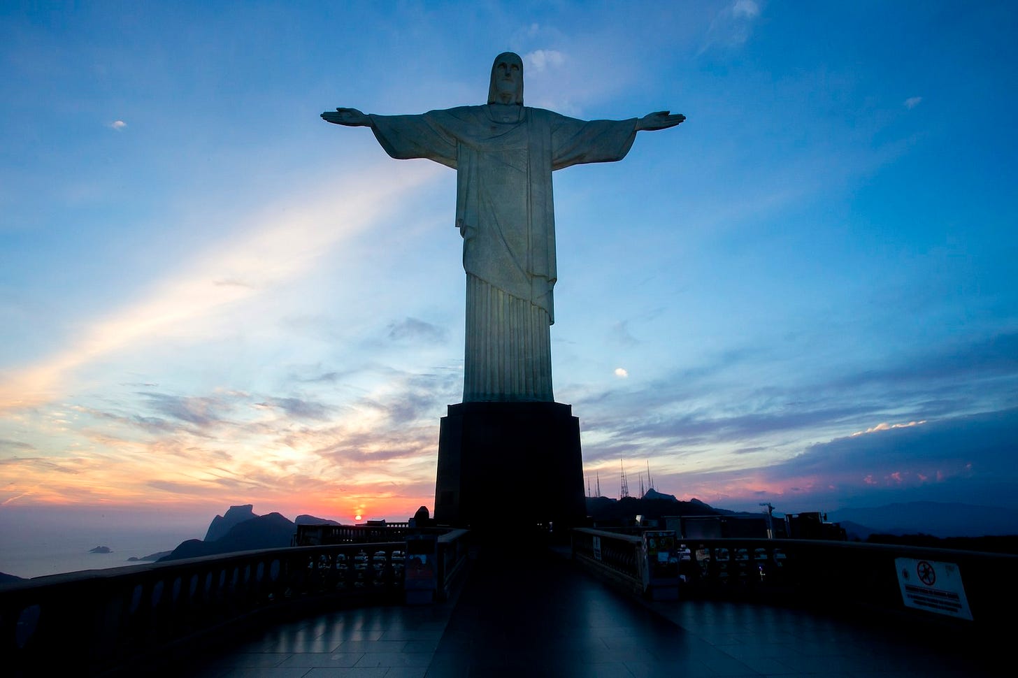 El Cristo Redentor, en la cima del cerro del Corcovado, en Río de Janeiro. Foto: Lucíola Villela/MTur El Cristo Redentor, en la cima del cerro del Corcovado, en Río de Janeiro. Foto: Lucíola Villela/MTur