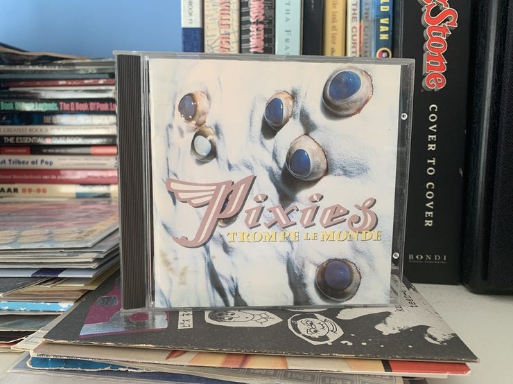 Mijn exemplaar van Trompe Le Monde van de Pixies uit 1991.