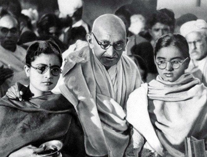 Gandhi with his female disciples in public. Credits: Reddit.