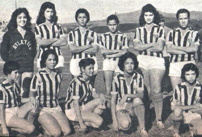 Mulheres passaram 40 anos sem poder jogar futebol no Brasil