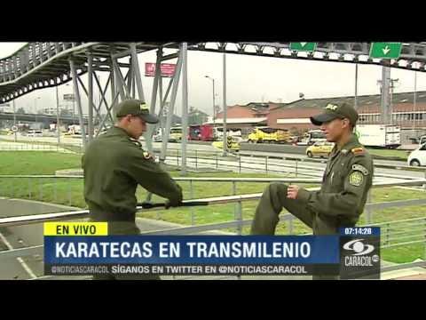 Karatecas en TransMilenio? - 13 de septiembre de 2013 - YouTube