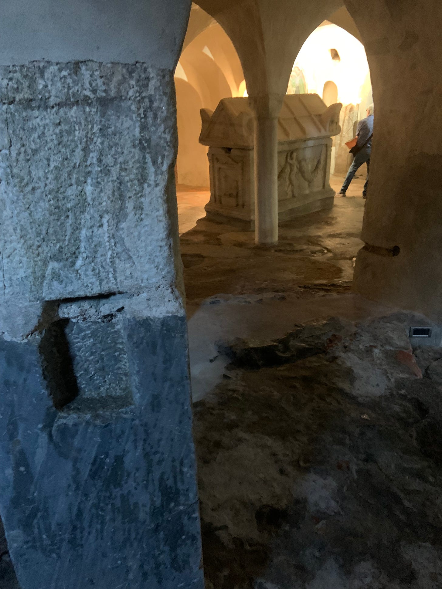 The cathedral of Ivrea is an antique building, and you enter the antique part when you pass the naves. A walkway runs around the current altar, and then you descend into the crypt.