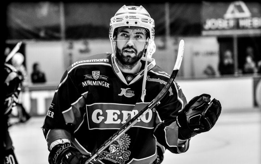 Jan Kouba spielte drei Jahre lang beim ECDC Memmingen, stieg mit dem Club in die Eishockey-Oberliga auf. Nun ist der 30-Jährige tot.