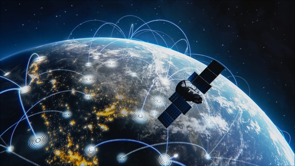 SpaceX, dirigé par Musk, construit un réseau de satellites espions pour les  services de renseignement américains | Voice of Europe