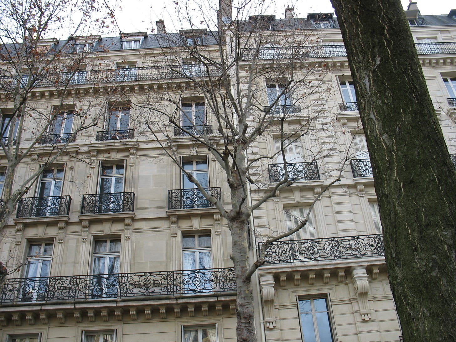 File:Paris Apartment Building 0164.jpg - Wikimedia Commons