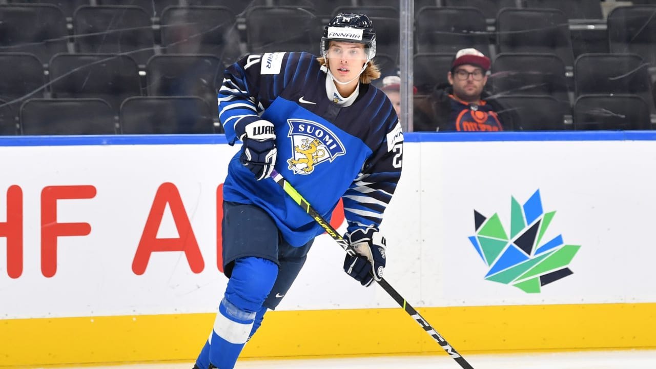 ChelPenguins on X: "Pittsburgh Penguins forward prospect, Ville Koivunen,  20, was a key piece in the Guentzel deal. This season, he's put up 22  goals, 34 assists, and 56 points in 59