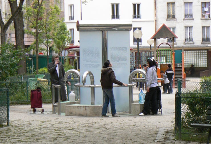 Puits artésien du square de la Madone (paris XVIII) (photo wikipédia)