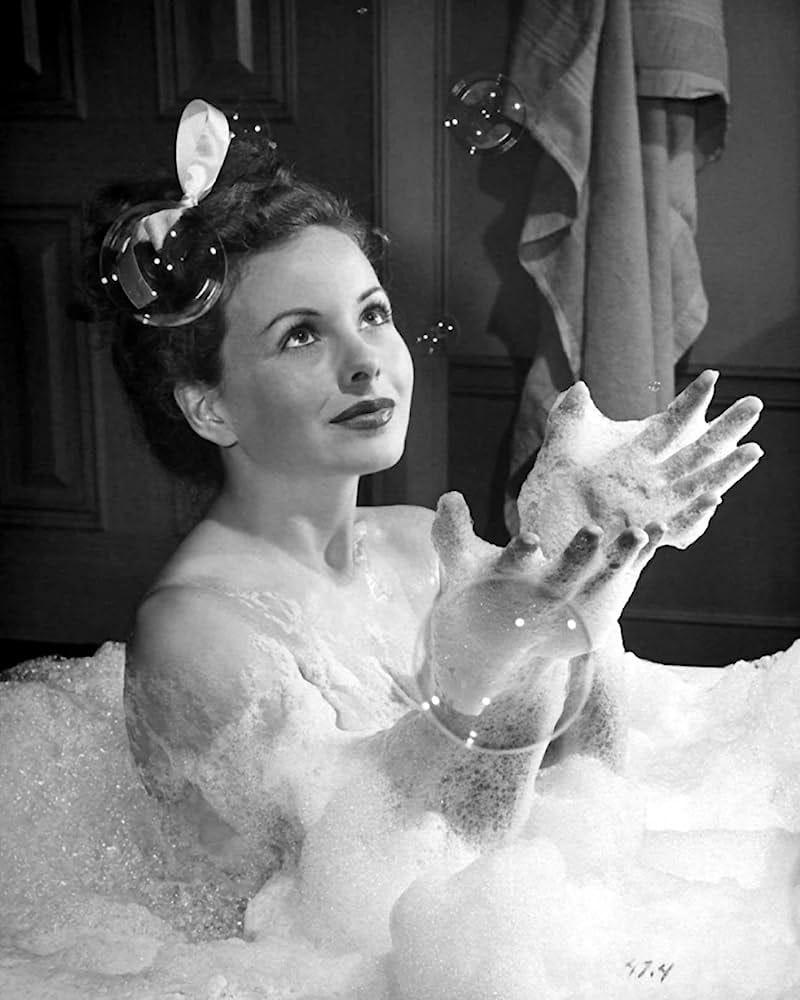 Amazon.com: Jeanne Crain 1946 " Margie "bubblebath Belleza 8 x 10 archivo  de haluro Plata Impresión Classic Posters de calidad : Hogar y Cocina