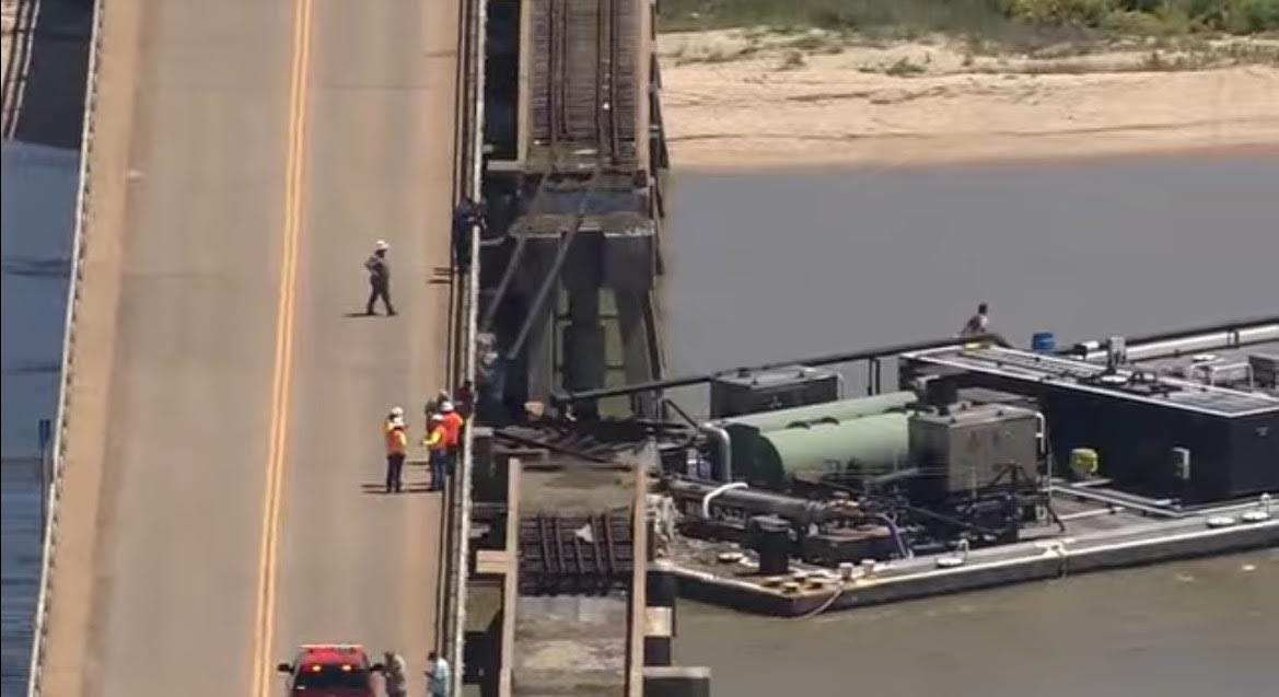 BREAKING: Barge Collides with Galveston Bridge, Causing Partial Collapse and Oil Spill (VIDEO)