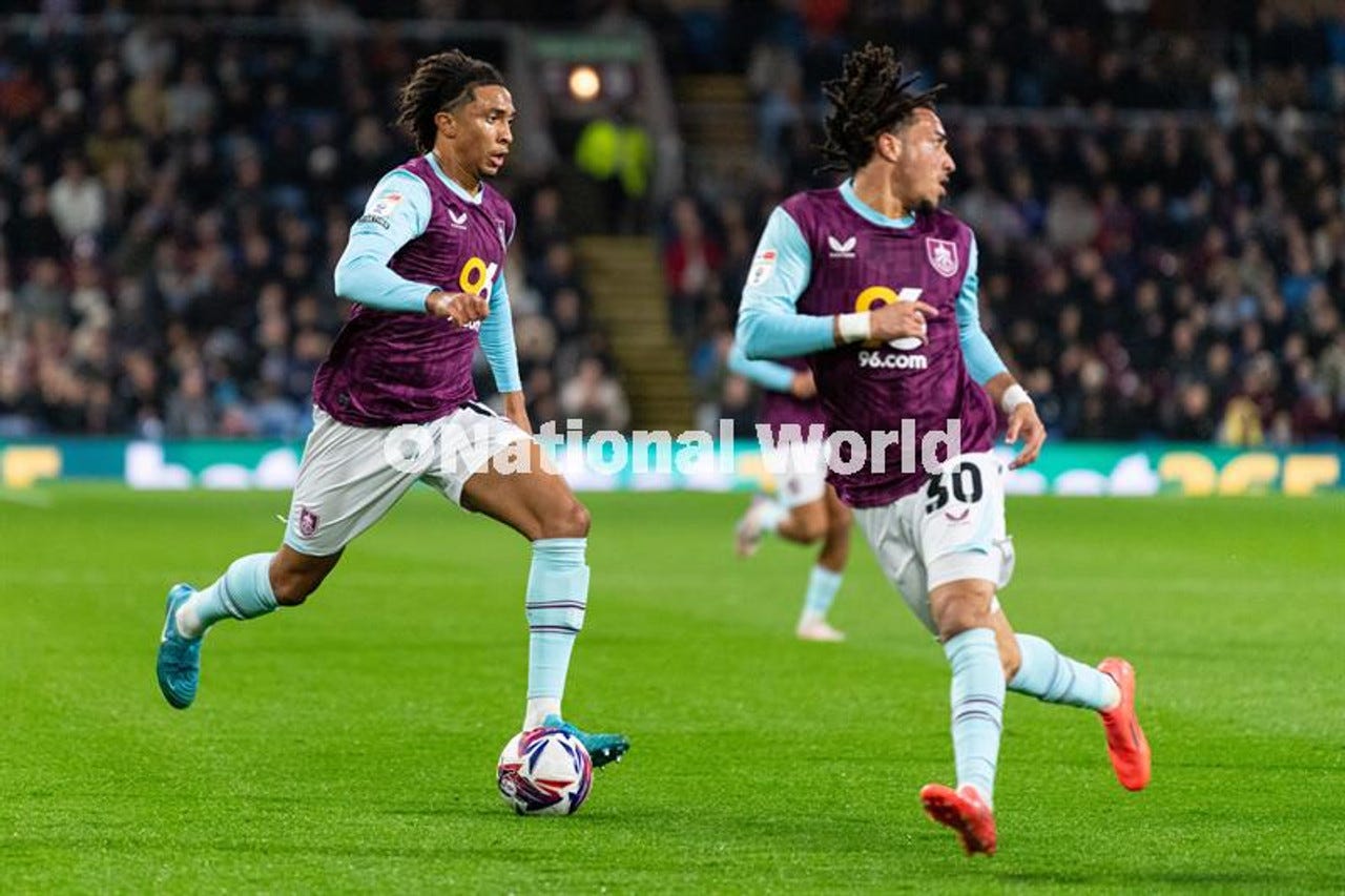 40043660-Bashir Humphreys looks to set up a Burnley attack. Photo: Kelvin  Lister-Stuttard LEP-240110-223619002  LEP-240110-223619002_wfxp-01-10-2024-burnley plymouth argyle-10-nw -  National World | Newsprints