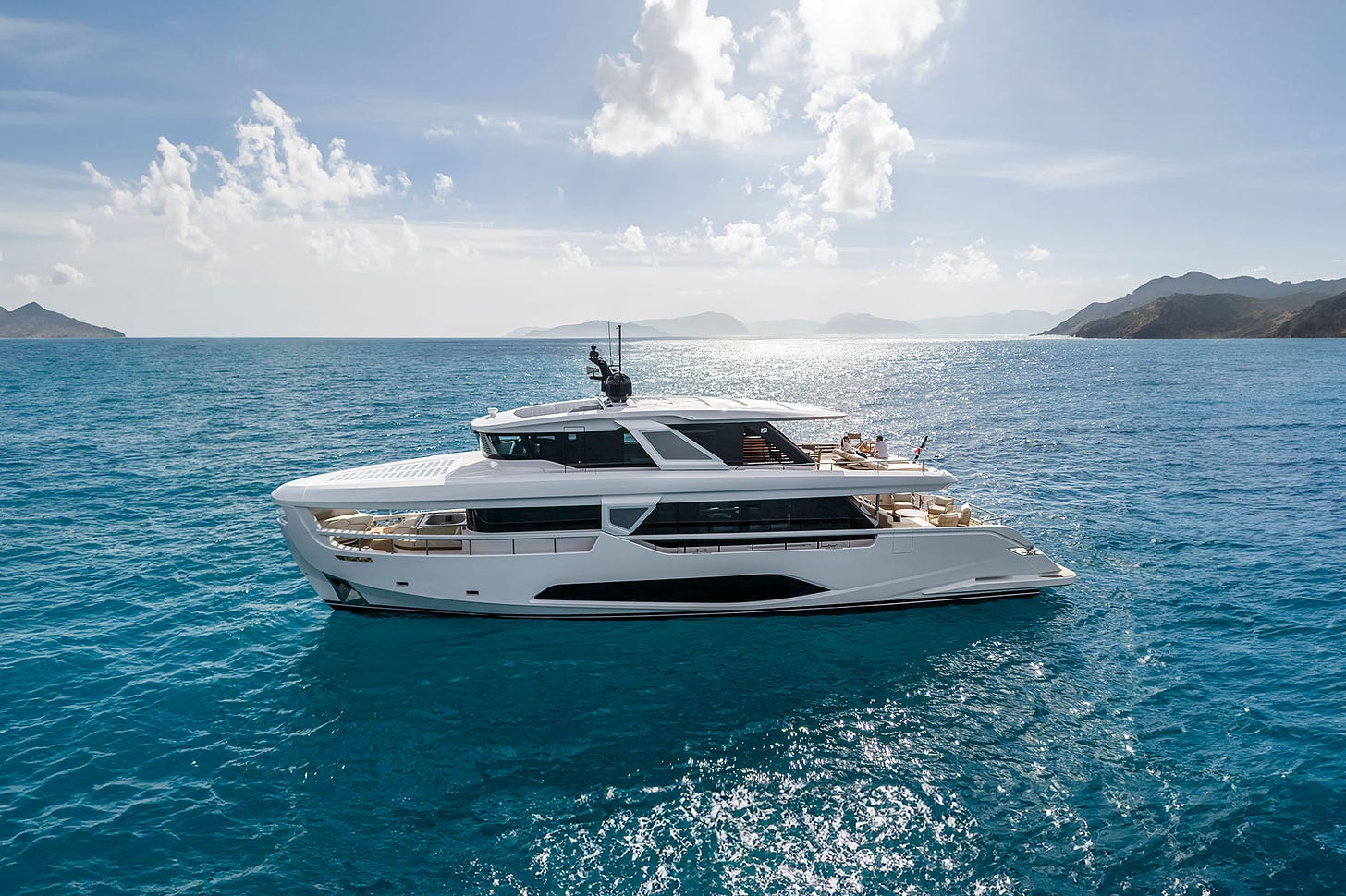 INFYNITO 90 New - Ferretti Yachts