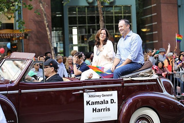 File:SFPrideParade2016 EddieHernandezPhotography-35 800px.jpg - Wikimedia  Commons