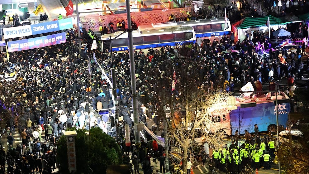 6 hours of anger, bravery and defiance as martial law imposition played out  in South Korea - ABC News