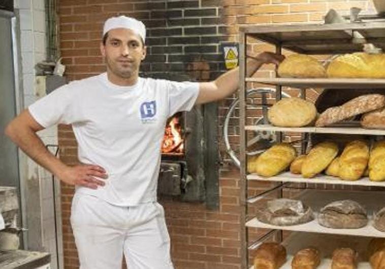 Sergio Gómez, en su panadería.
