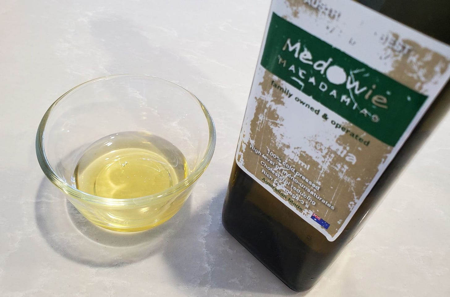 Macadamia integrifolia [oil] 20221126_150909 sml.jpg