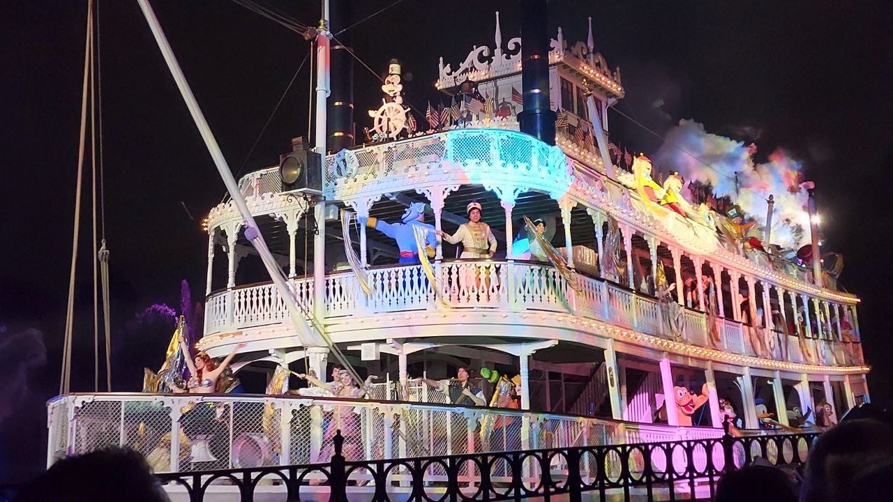 WATCH: Fantasmic! returns to Disneyland creating a night of wondrous dreams  for the first time since shutdowns | MouseInfo.com