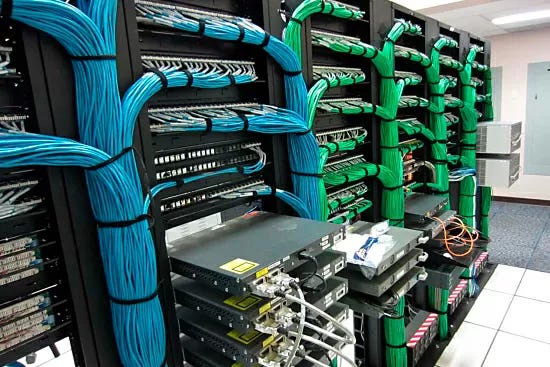 Putting the cables in order in the server room. Where to start and what  will be required | hwp24.com