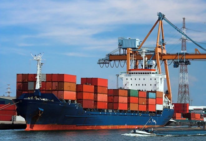 Nền kinh tế xuất khẩu của Việt Nam phát triển mạnh nhờ chi phí lao động thấp và hội nhập vào chuỗi cung ứng toàn cầu. Ảnh minh họa Nền kinh tế xuất khẩu của Việt Nam phát triển mạnh nhờ chi phí lao động thấp và hội nhập vào chuỗi cung ứng toàn cầu. Ảnh minh họa
