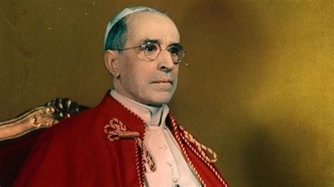 Vatican opens archives of Holocaust-era Pope Pius XII - BBC News