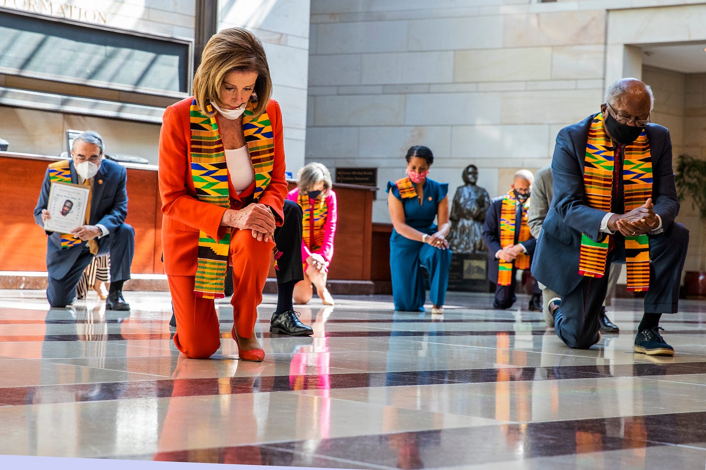 Kente cloth: Why Democrats honoring George Floyd wore kente stoles - The  Washington Post