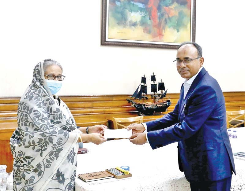 Bangladesh Bank Governor Abdur Rouf Talukder hands over a cheque