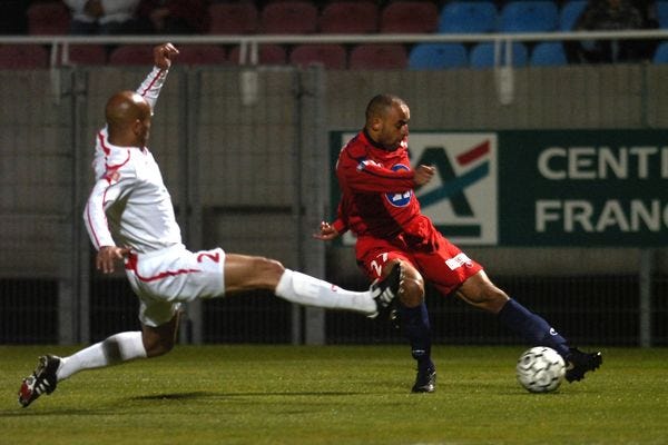 Formé au SM Caen à la fin des années 90, Kamel Ouejdide, cici sous le maillot de Clermont, est décédé le 14 septembre 2024, à 44 ans.