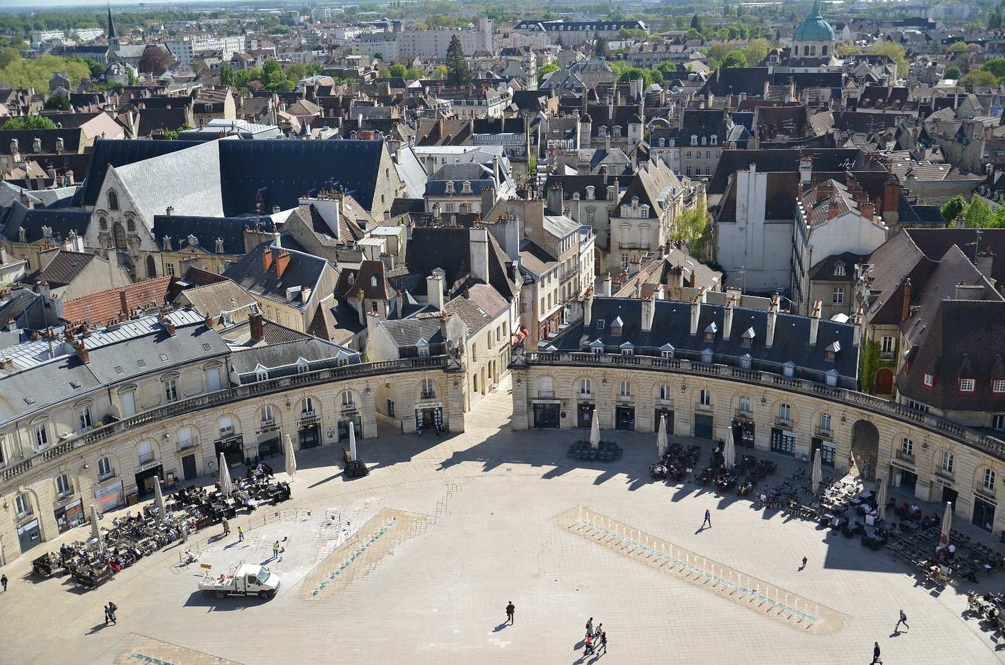 place de la libération depuis la tour de Phillipe le Bon