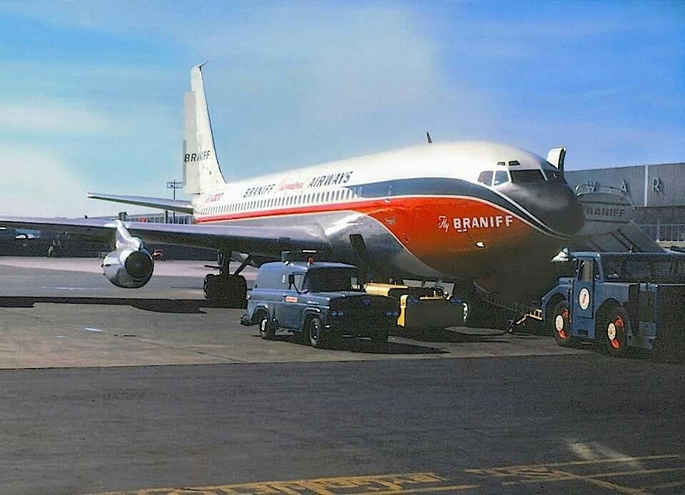 Braniff Airways B707 El Dorado Super Jet