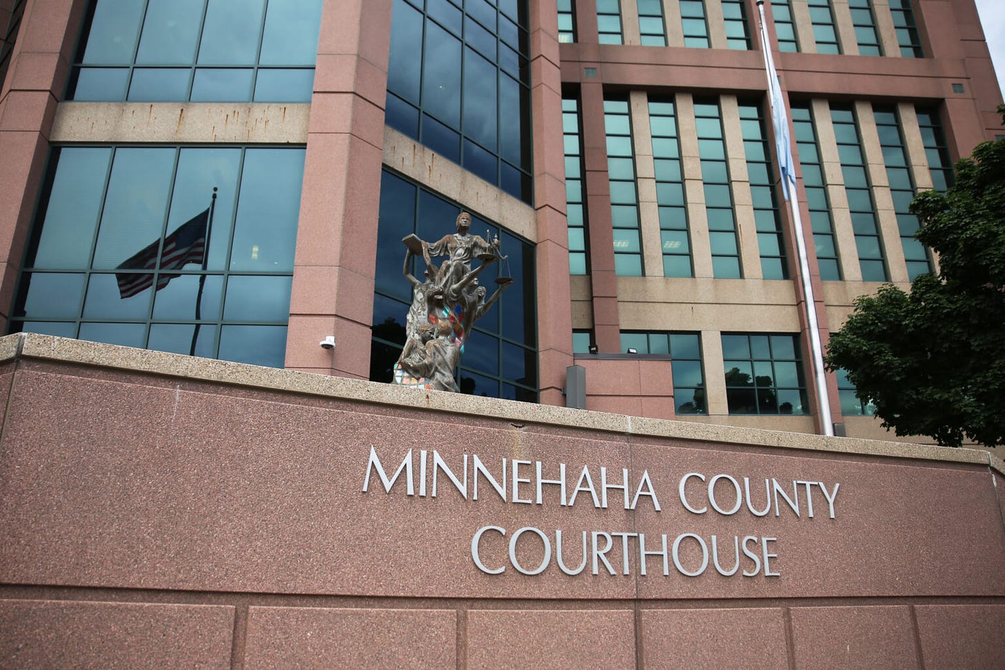 An equal justice statue sits outside the doors of the Minnehaha County Courthouse in Sioux Falls. (Makenzie Huber/South Dakota Searchlight)