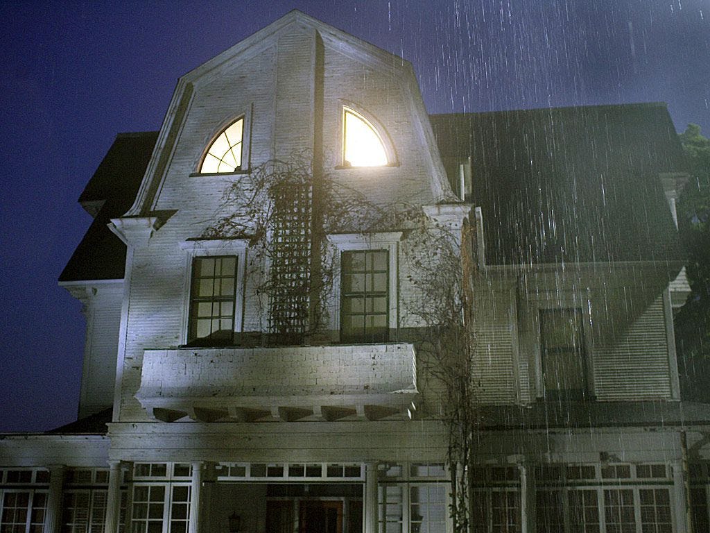 A picture of the amityville house at night
