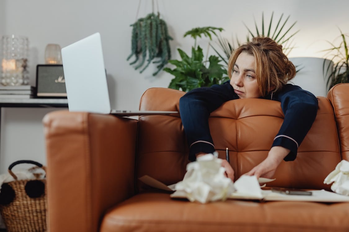 Free Woman Looking at Laptop Screen Stock Photo