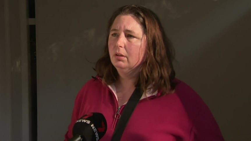 Picutre of Erin Patterson, a brown haired woman with a 7 News microphone in front of her face.