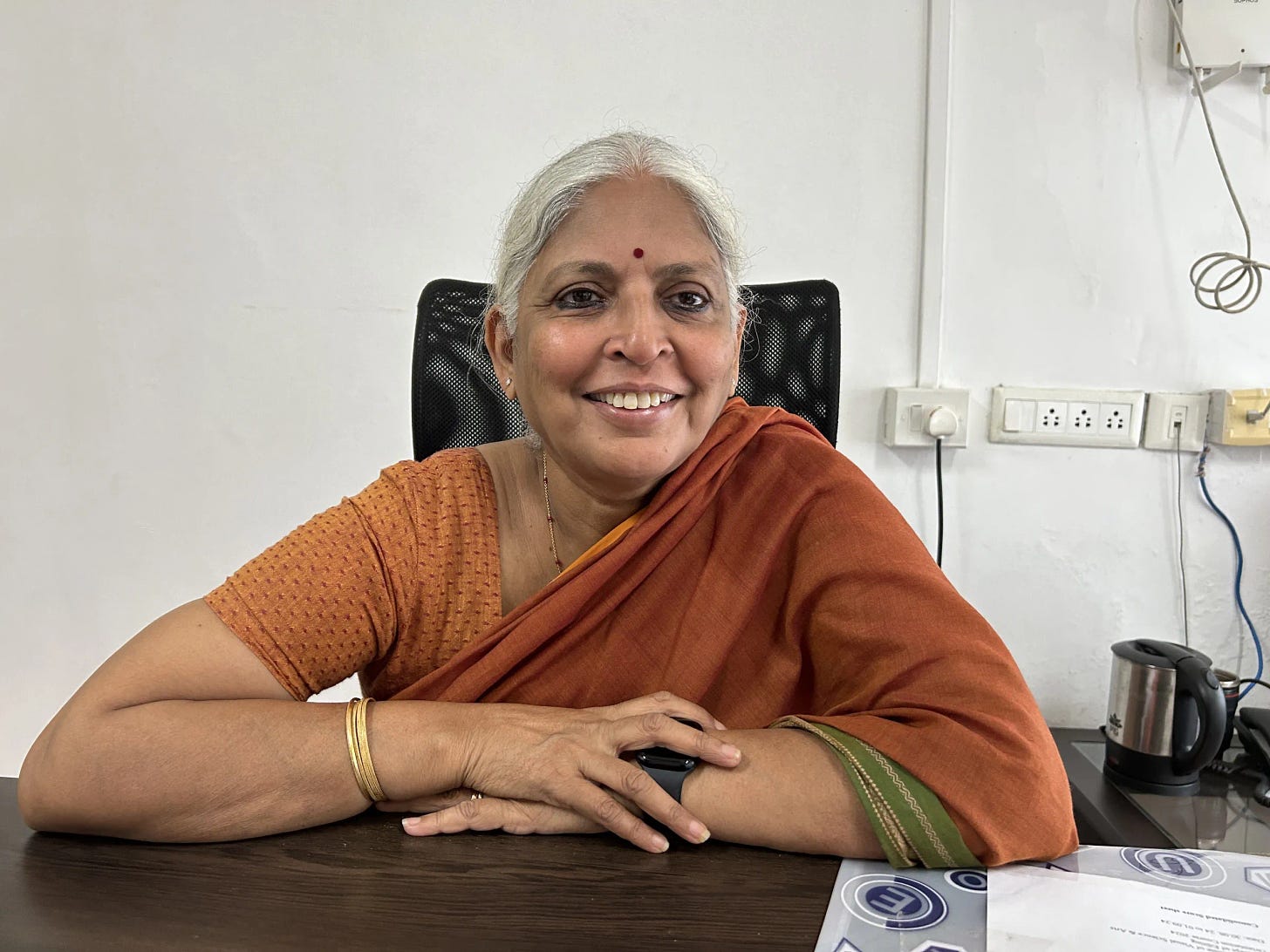 Bina Paul, een van de oprichters van het Women in Cinema Collective, poseert voor een portret in een filminstituut in Kerala, India, 2 september 2024. Bina Paul/Handout via Thomson Reuters Foundation