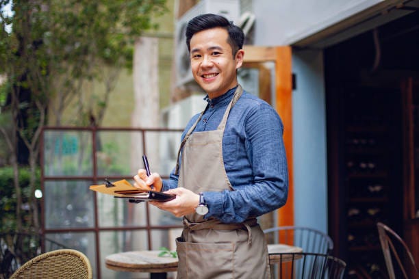 6,400+ Chinese Waiter Stock Photos, Pictures & Royalty-Free Images - iStock  | Asian waiter, Restaurant, Chinese food