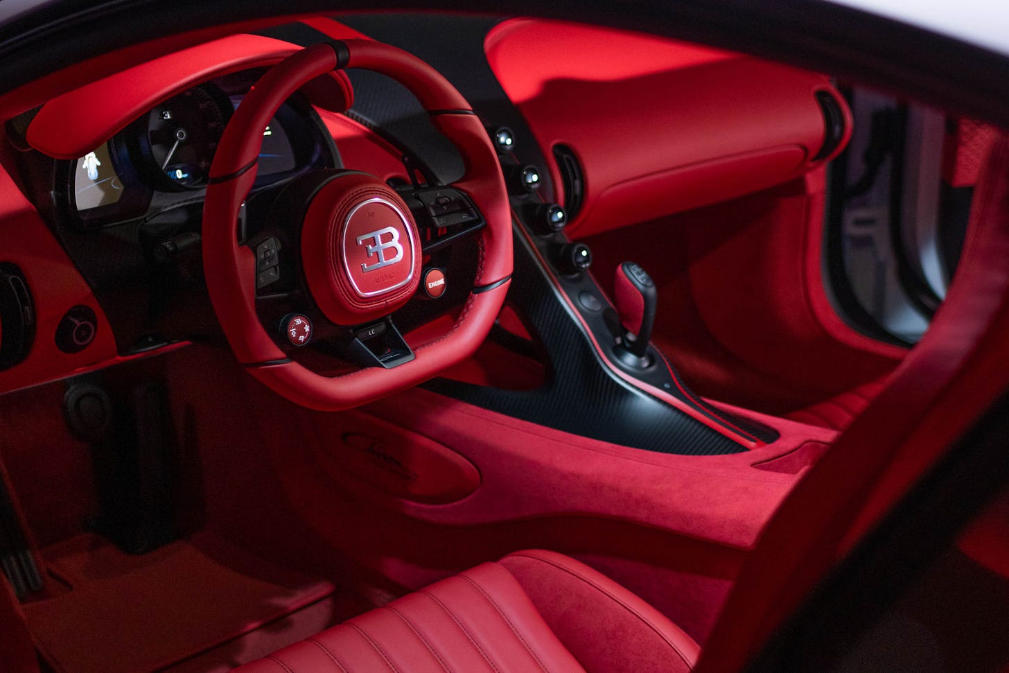 Interior dashboard of Bugatti Chiron (credit: Bugatti pressroom)