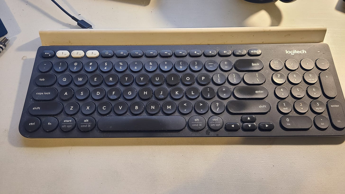 Picture of a Logitech K780 Keyboard