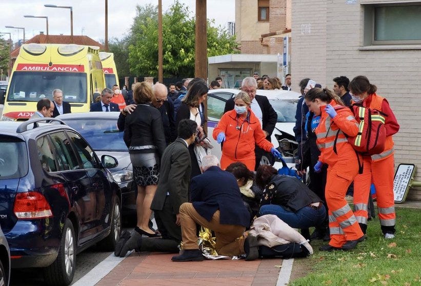 El incidente se ha producido esta mañana en la Avenida de Colón antes de la gala de entrega de los premios de la Asociación de Esclerosis de Castilla y León. -PHOTOGENIC
