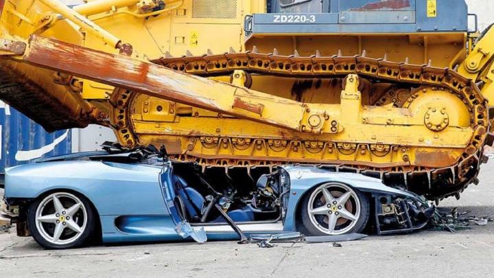 En Filipinas están destruyendo coches de lujo con excavadoras - AS.com
