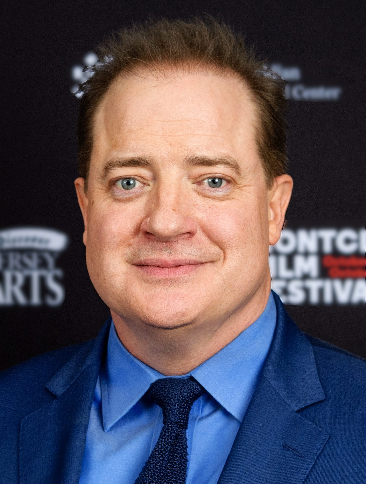 https://upload.wikimedia.org/wikipedia/commons/f/f7/Brendan_Fraser_October_2022.jpg