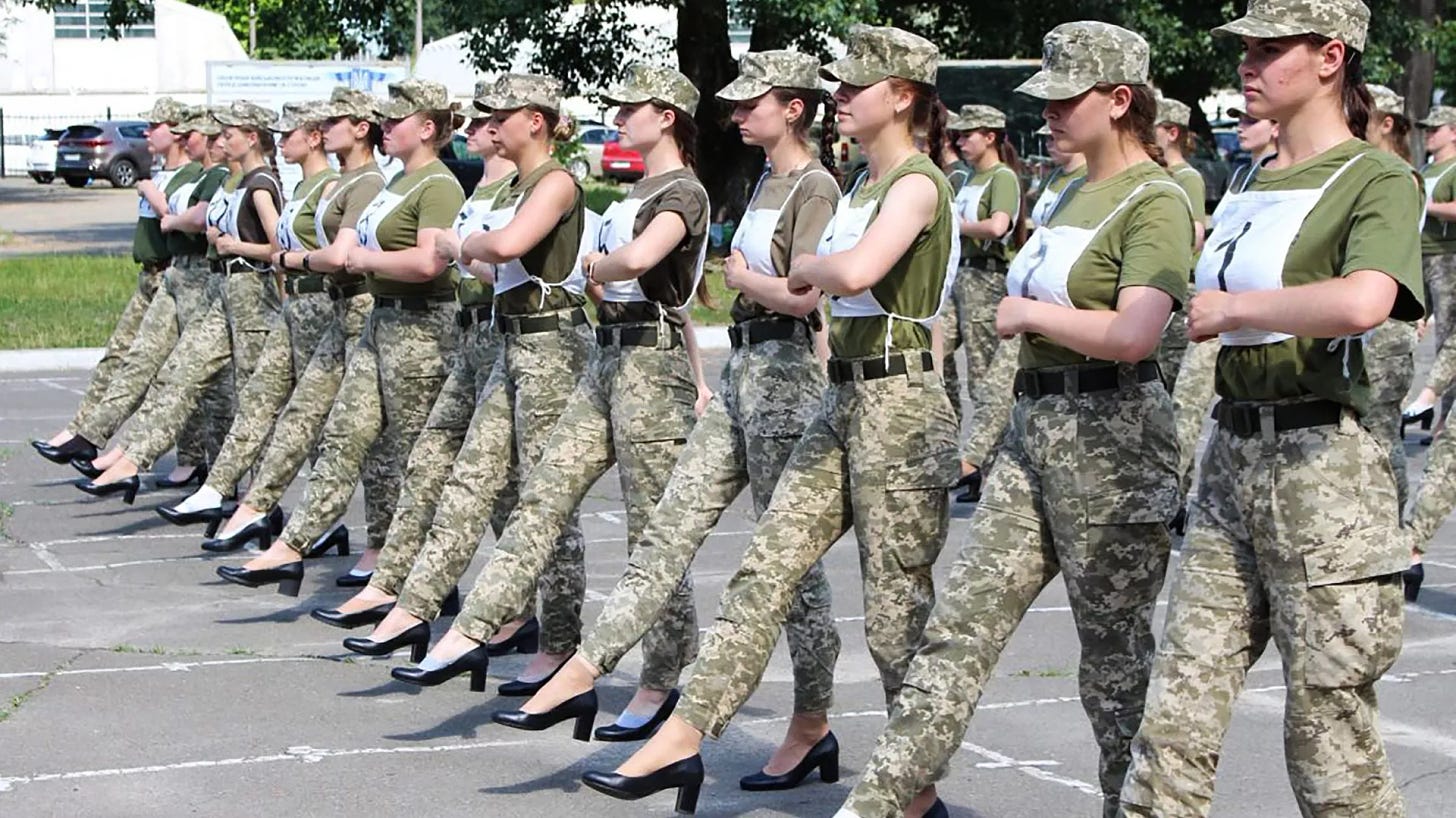 A handout photograph taken and released by the Ukrainian Defence ministry press-service on July 2, 2021 shows the Ukrainian female soldiers wearing heels while taking part in the the military parade rehearsal in Kiev. - Sputnik International, 1920, 08.11.2023