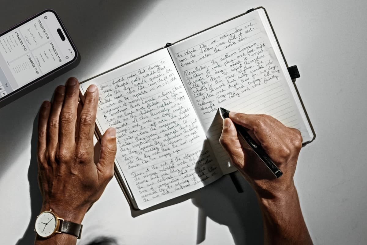 Unlike most other smartpens, the Nuwa Pen works with regular paper