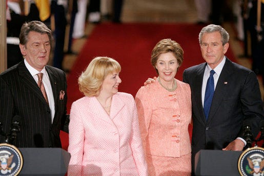 Ющенко и Буши в Белом доме, 2004.jpg