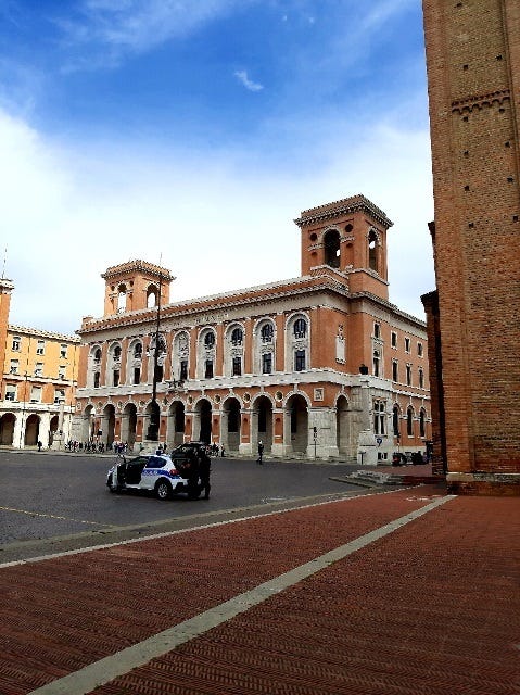 Il Palazzo delle Poste in centro a Forlì