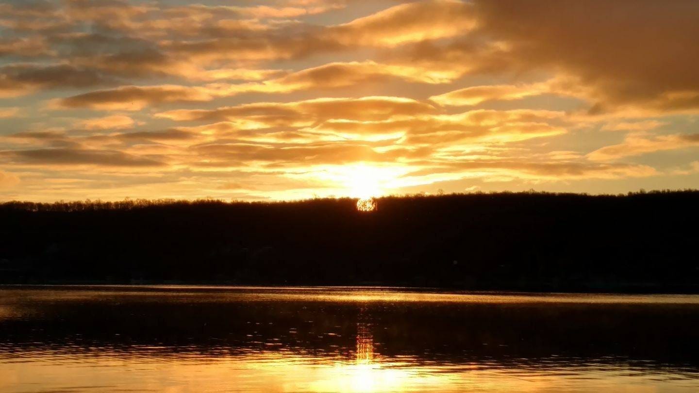 May be an image of twilight, horizon and lake