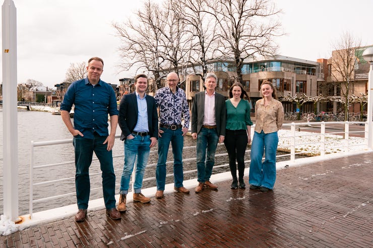 Onze nieuwe teamfoto met van links naar rechts: Arno, Jord, Alexander, Peter, Maaike en Sofie.