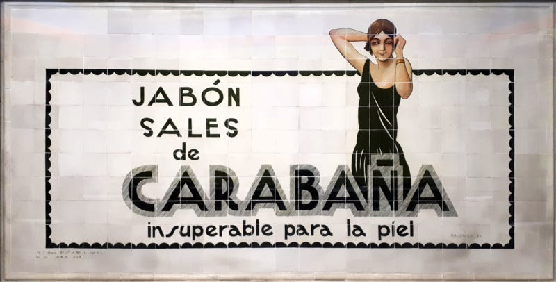 Illustrazione di una donna vestiti in abiti degli anni '20 e la scritta incorniciata: Jabón Sales de Carabaña, insuperable para la piel