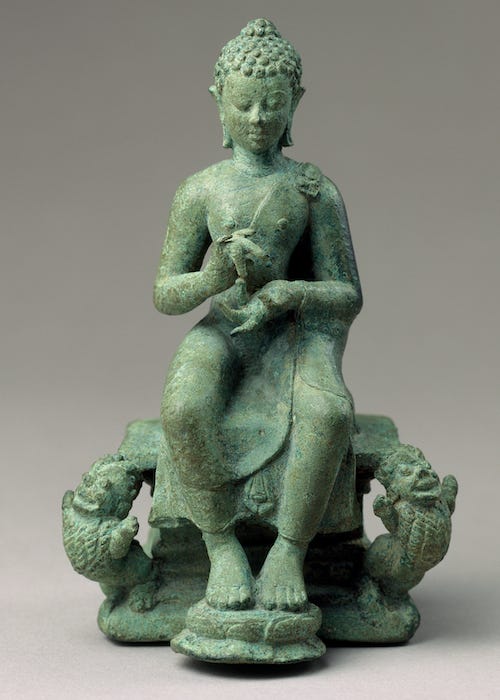 statue of seated Vairochana buddha