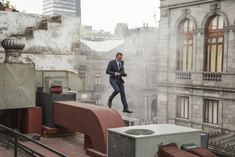 daniel craig 007 spectre blowing up walking tops of buildings