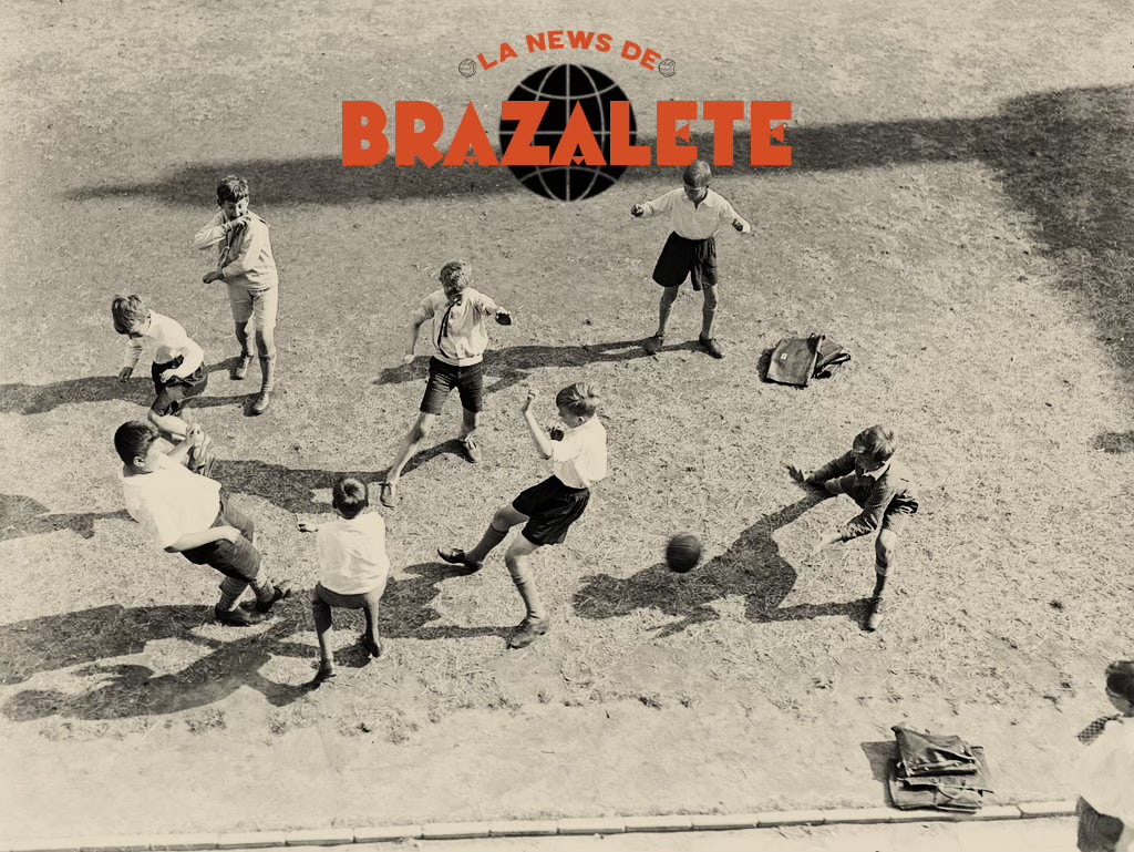 Fútbol en el patio de la Daltonschool, Ámsterdam, 1933 (Willem Van de Poll)